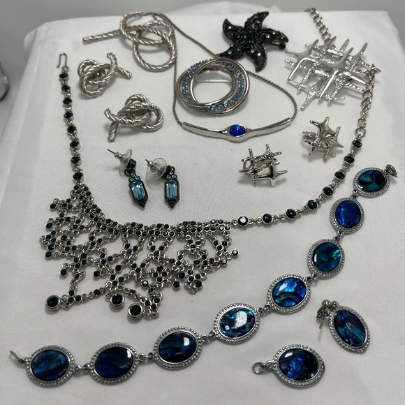 Jewelry - Vintage mixed lot of Silver tone, and Rhinestone Jewelry. 15 pcs.